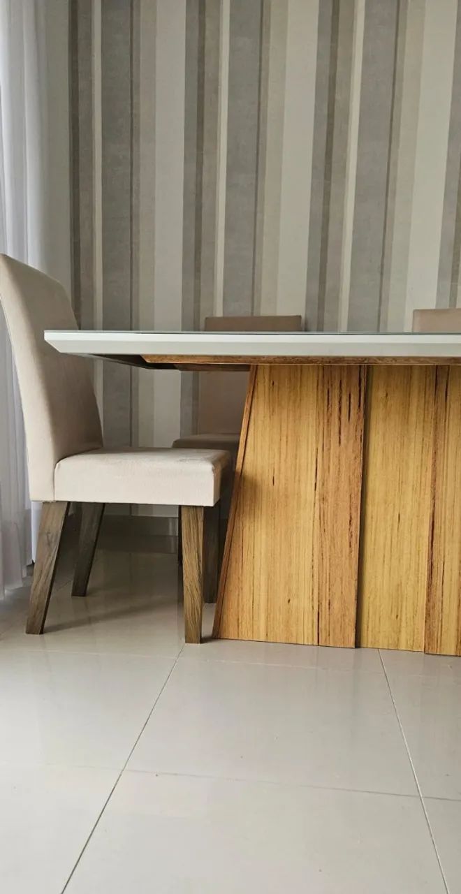 Mesa de jantar madeira retangular com tampo de vidro e 6 cadeiras  - Foto 2