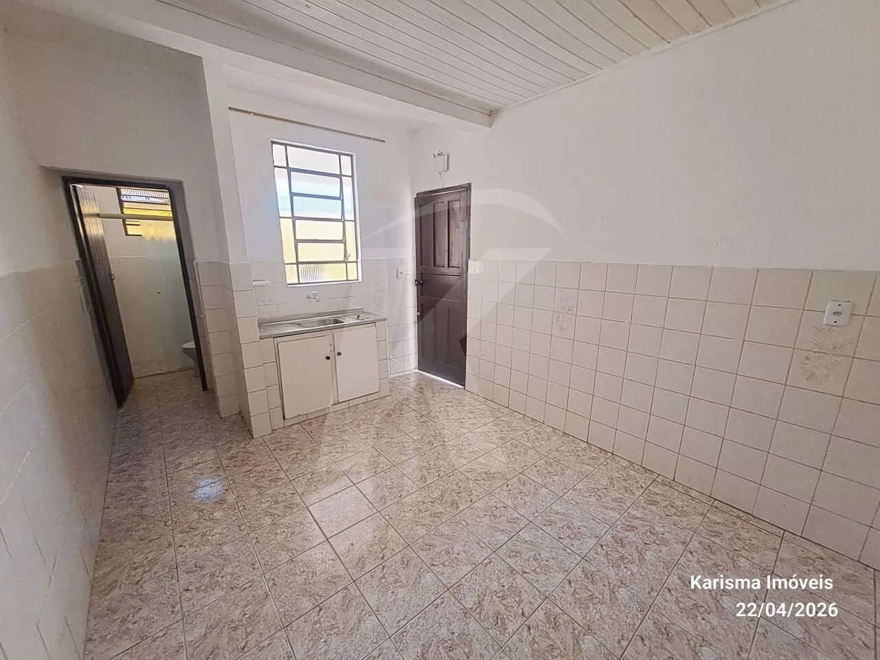 Casa com 1 quarto, sala, cozinha e banheiro próximo ao metrô.