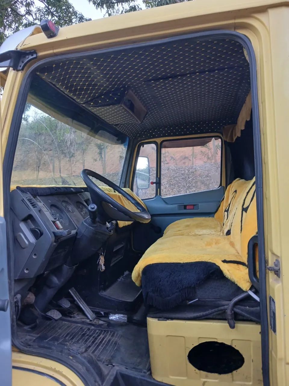Mercedes benz 1621 e gaiola com Munck - Foto 5