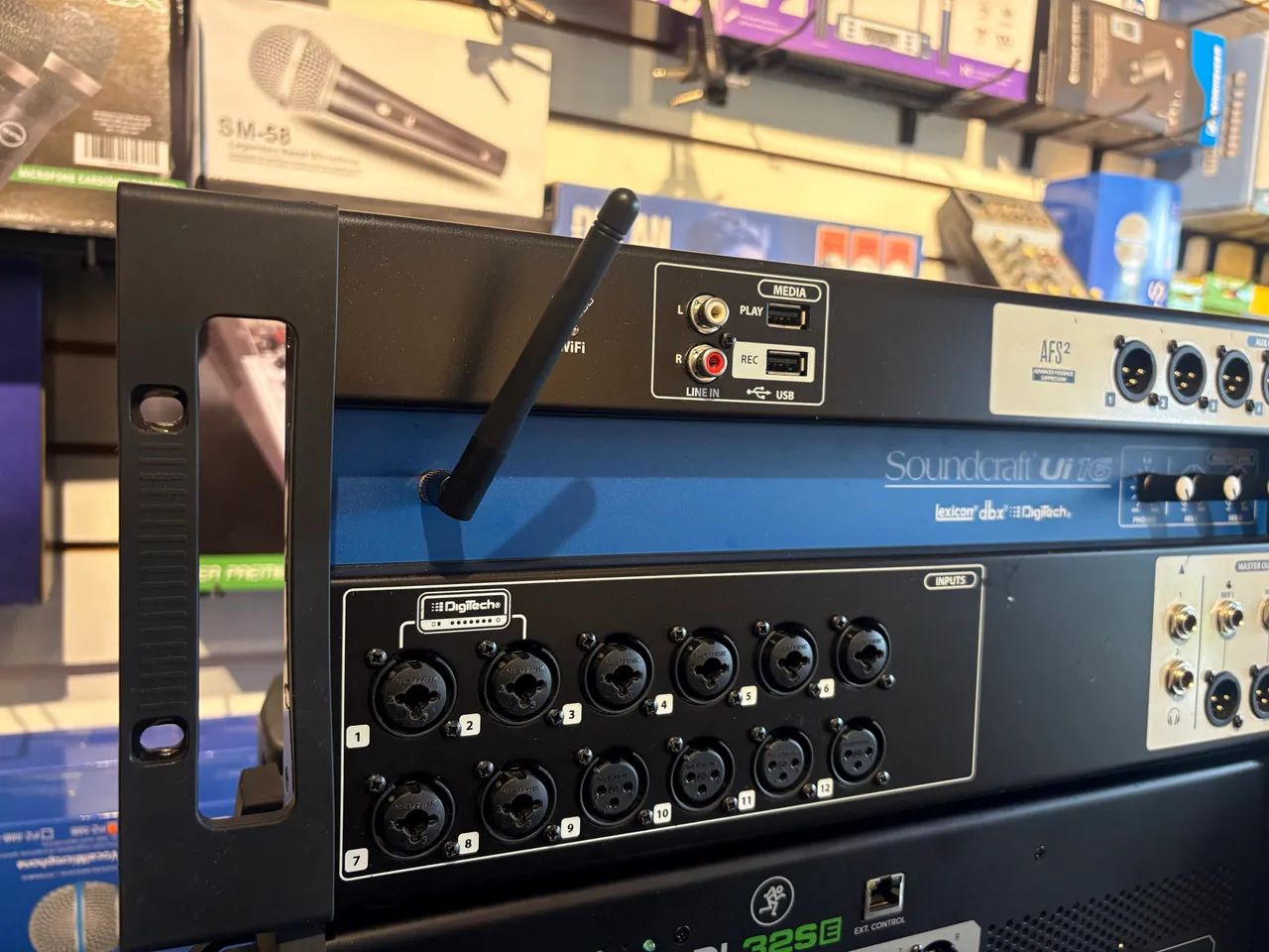 Mesa de Som Digital 16 Canais Com Wireless Control UI-16 - Soundcraft - Foto 2