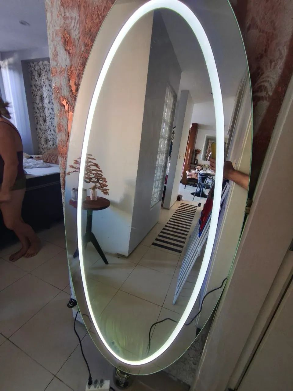 Espelho oval em LED 