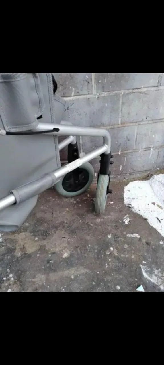 Andador com rodas - Foto 4