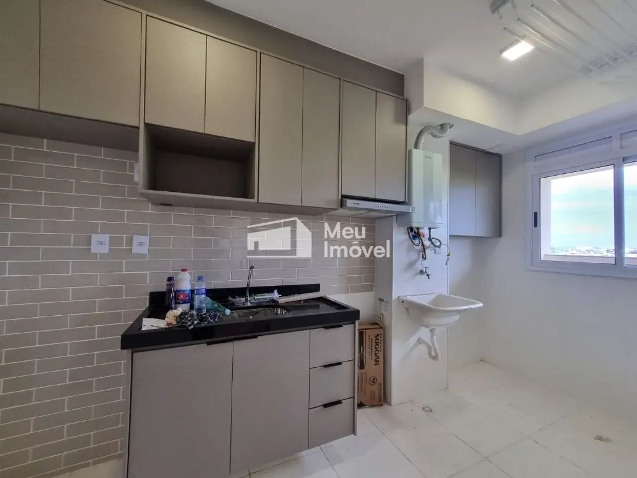 BRA22323 - Apartamento com Sacada 2 Dormitórios sendo 1 Suíte Condomínio Jardins do Parate