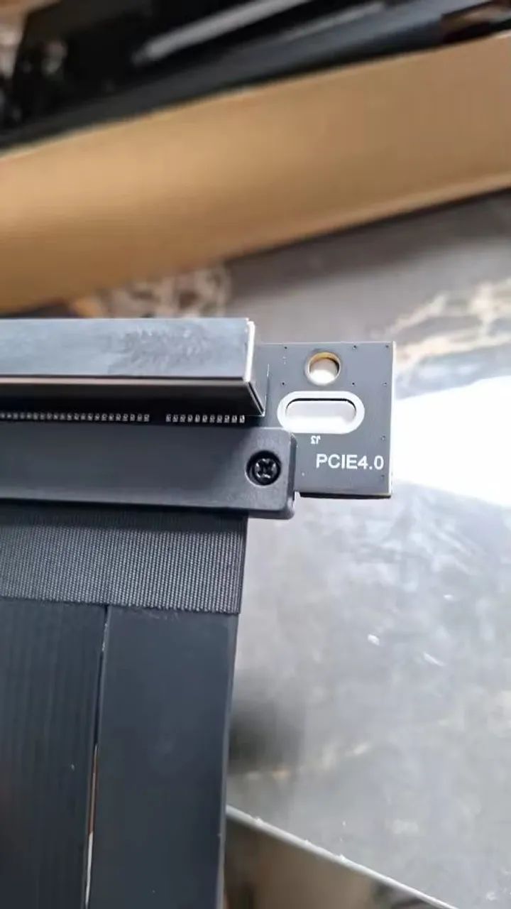 Extensor Riser PCIe 4.0 TISHRIC 20cm para Placa de Vídeo - Preto - Foto 3