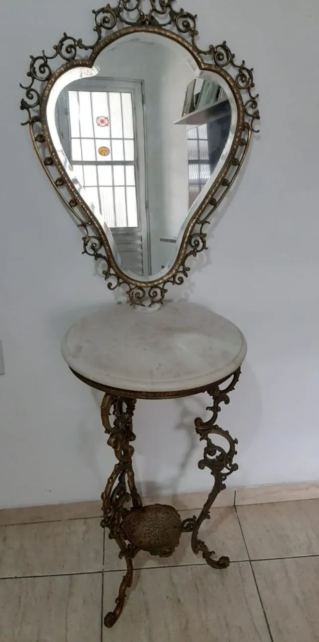 Aparador em bronze com tampo de mármore vintage, espelho cristal bisotado, estilo francês 