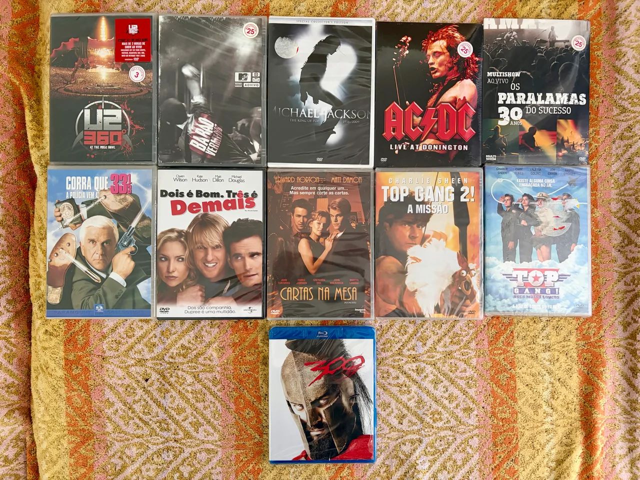 Coleção de DVDs lacrados na embalagem 