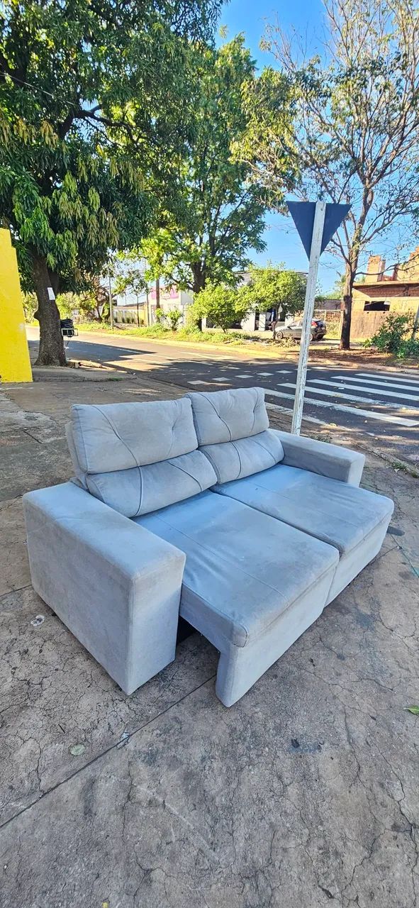 sofa retrátil e reclinável tecido suede cinza usado ENTREGA GRÁTIS! - Foto 2
