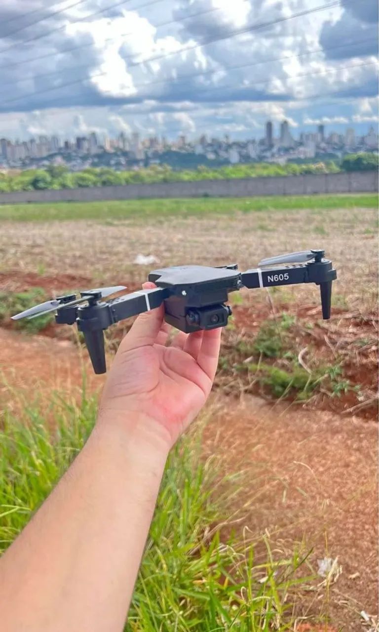 DRONE E88 COM 2 BATERIAS E MALETA - Foto 3