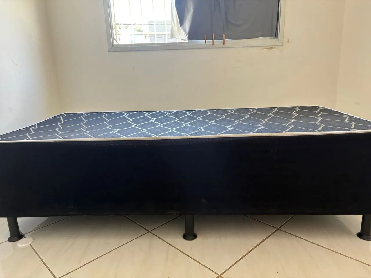 Vende-se Cama e ventilador 