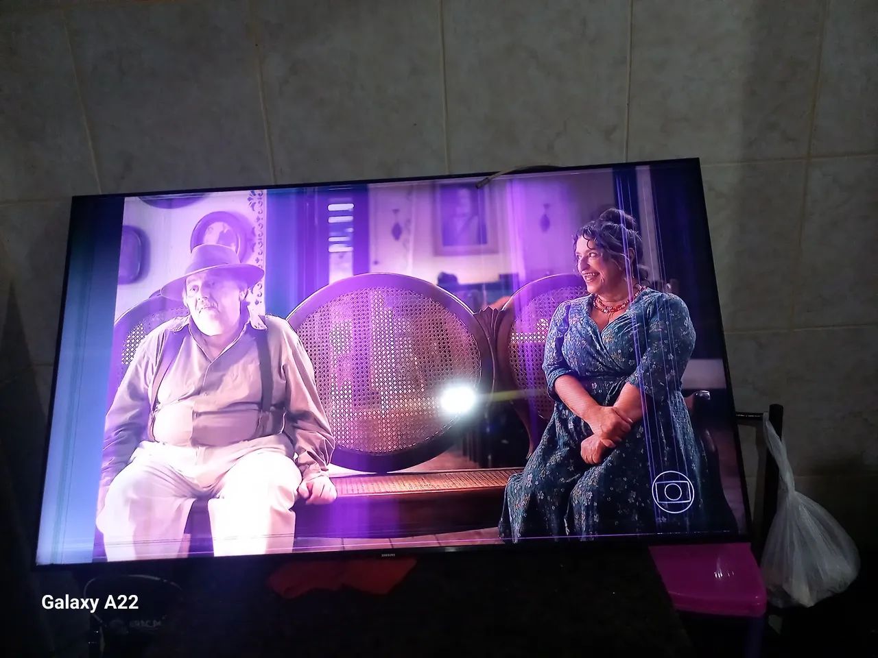 Vende-se TV 55 polegadas, com defeito.