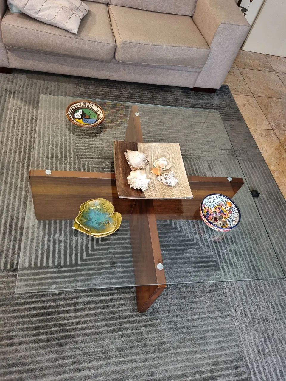 Mesa de centro quadrada de madeira com vidro - Foto 4