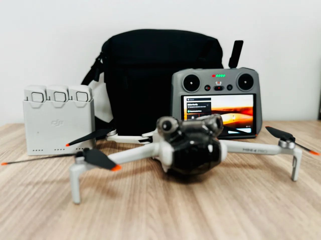 DJI mini 4 PRO - COMBO FLY MORE PLUS 