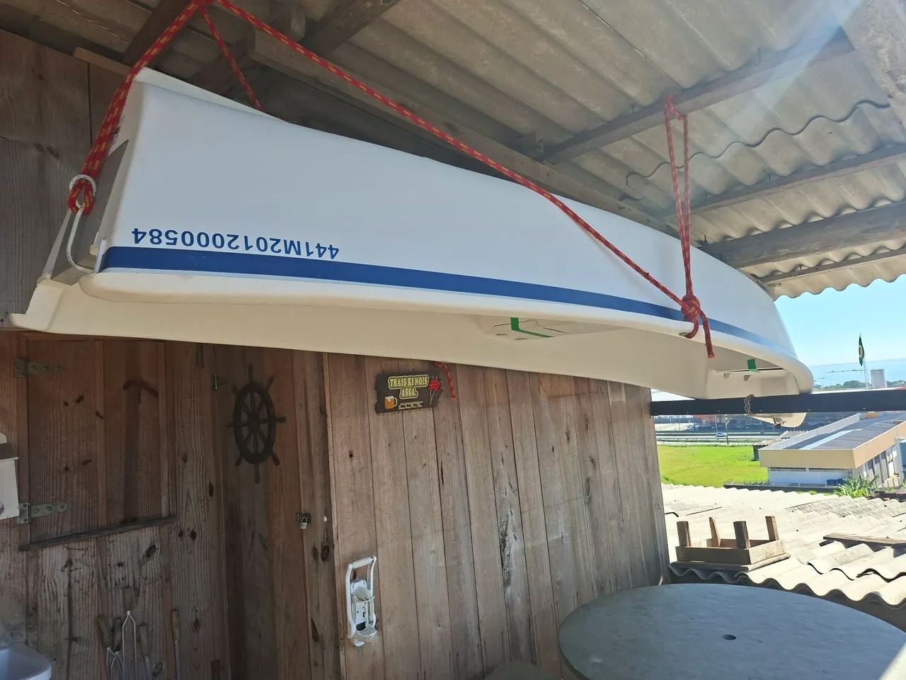 Barco com motor Mercury 8hp