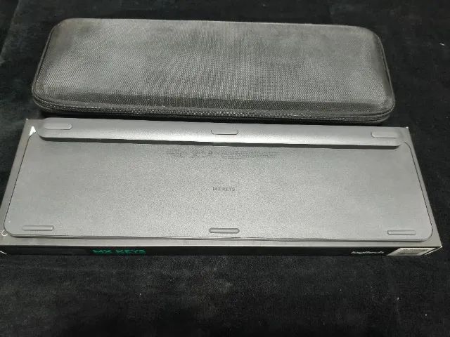 Logitech MX Keys grafite + case rígida - Foto 2