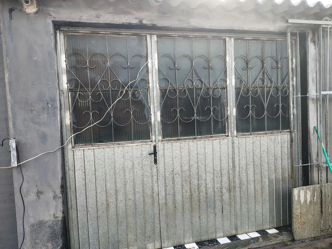 Portão garagem galvanizado 2,45x2,05 3 folhas excelente estado sem amassado Sem Marco 