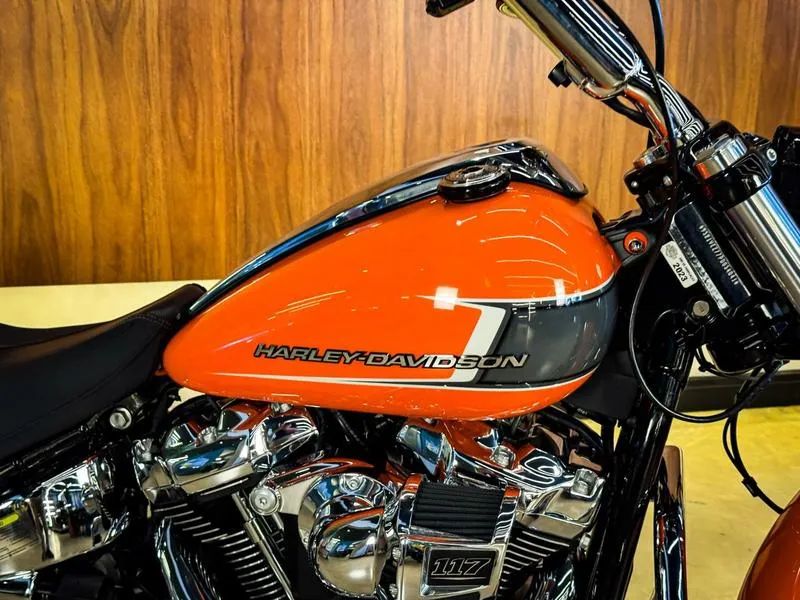 Harley-Davidson Breakout 2023 - Foto 2