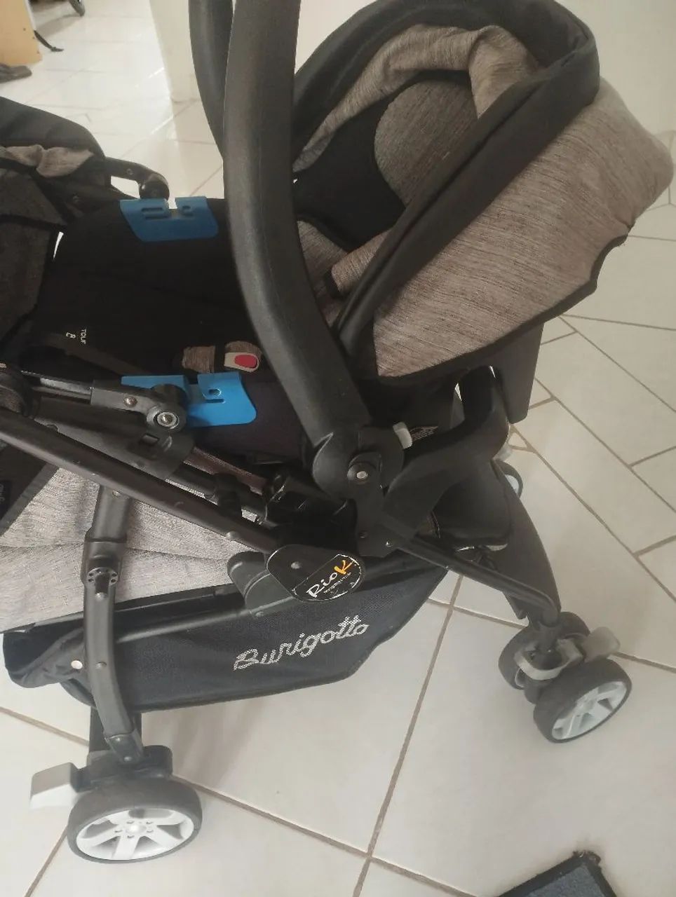 Carrinho de bebê que pode acoplar o bebê conforto, em ótimo estado  - Foto 6
