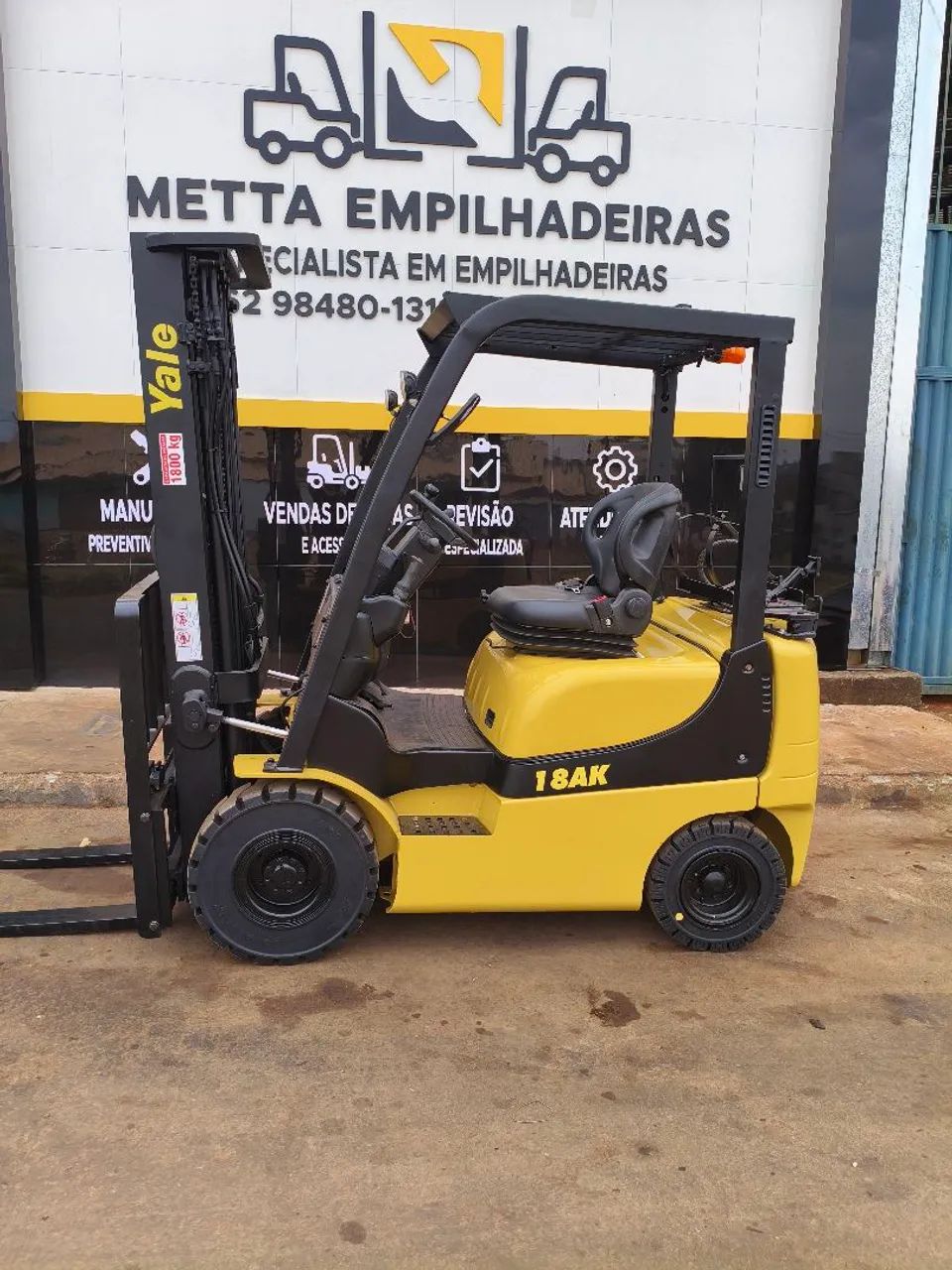Empilhadeira a venda
