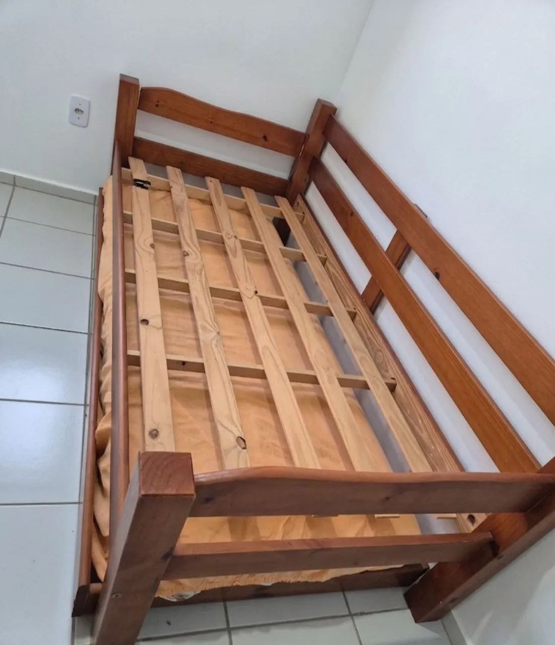Sofa cama com cama auxiliar madeira maciça - Foto 4