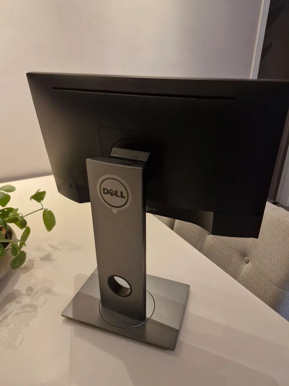 monitor Dell P2018H de 19,5 - Foto 4