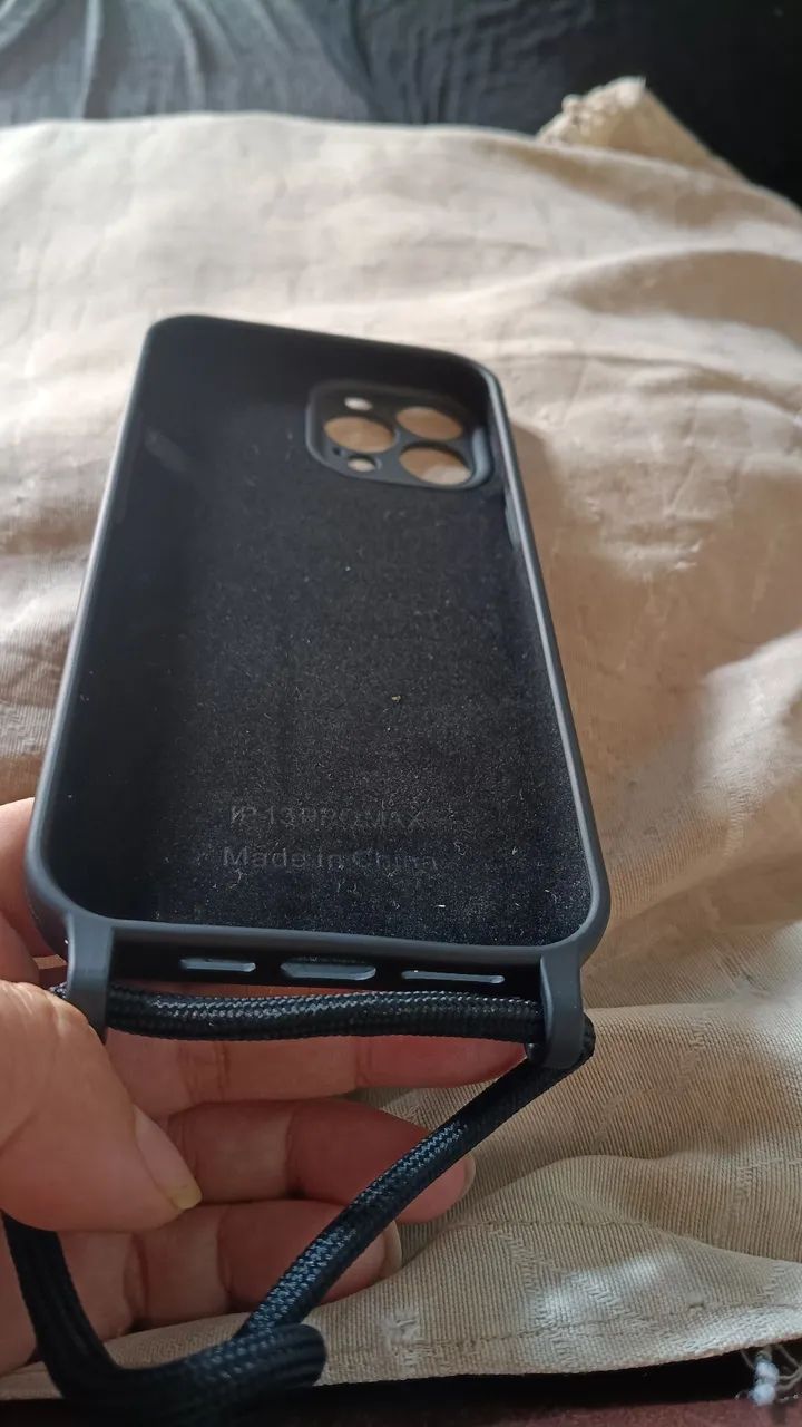 Capa iPhone 13 pro Max com cordão  - Foto 2