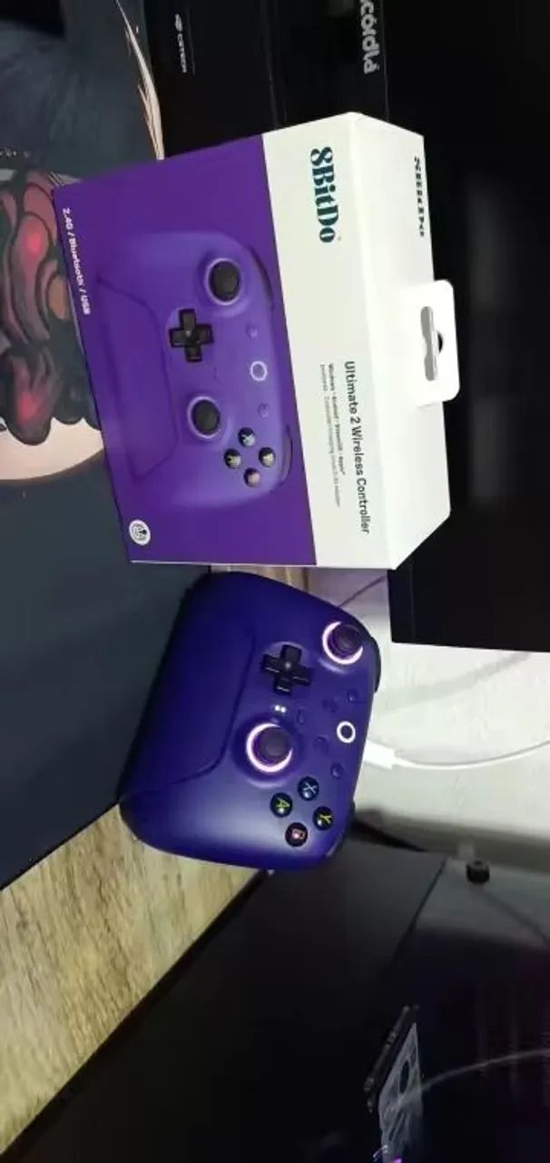 Controle Sem Fio 8BitDo Ultimate 2 com Base de Car. Tri-Mode Multi Plataforma Roxo - Foto 3