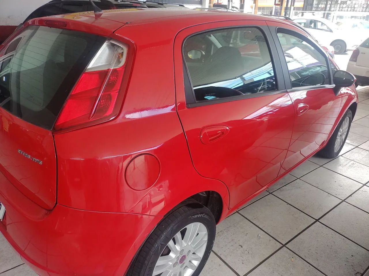Fiat Punto Attractive 1.4 Fire Flex 8V 5P 2011 - Foto 5