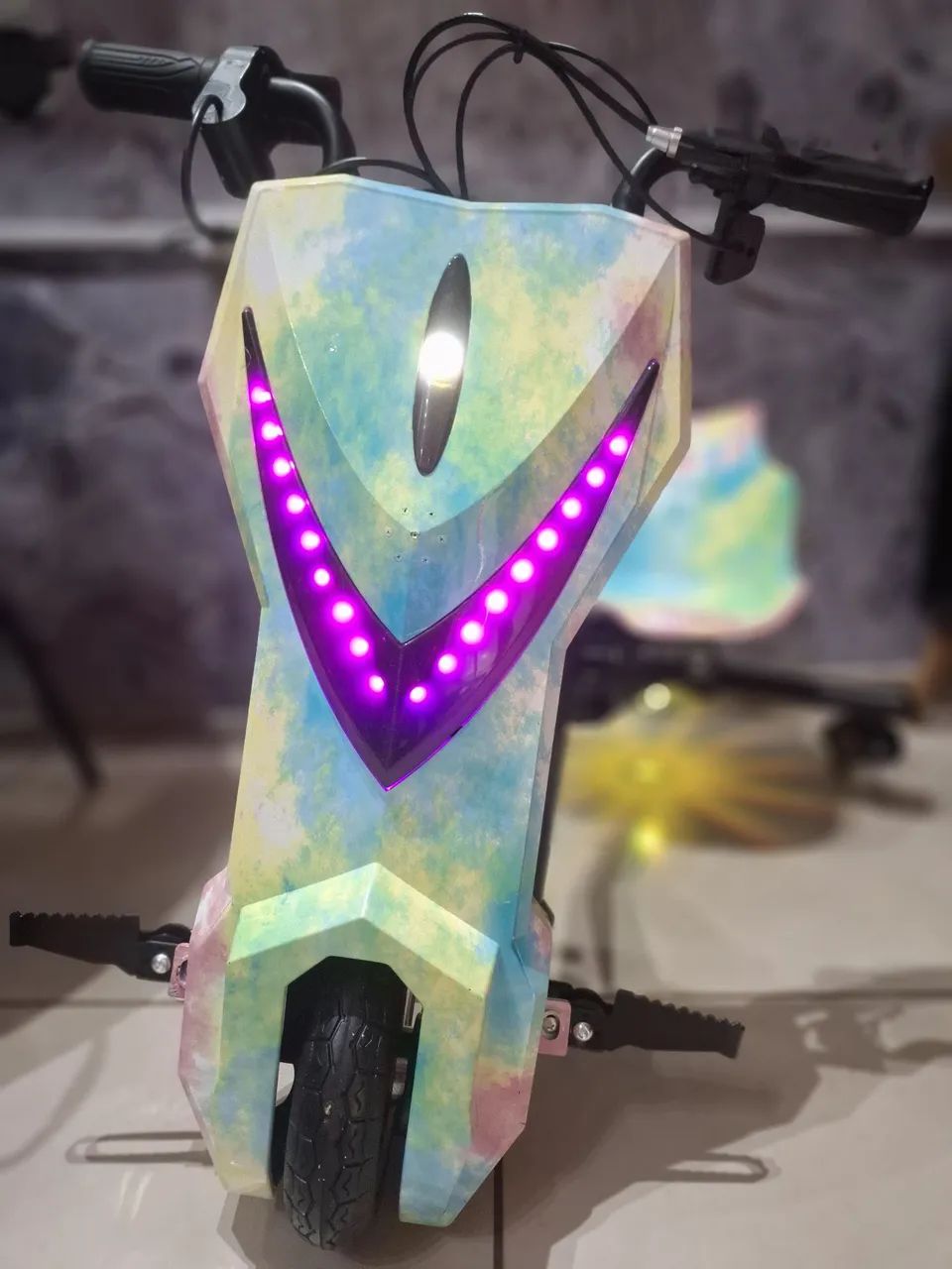 Triciclo DRIFT 250w com amortecedor roda 8"
