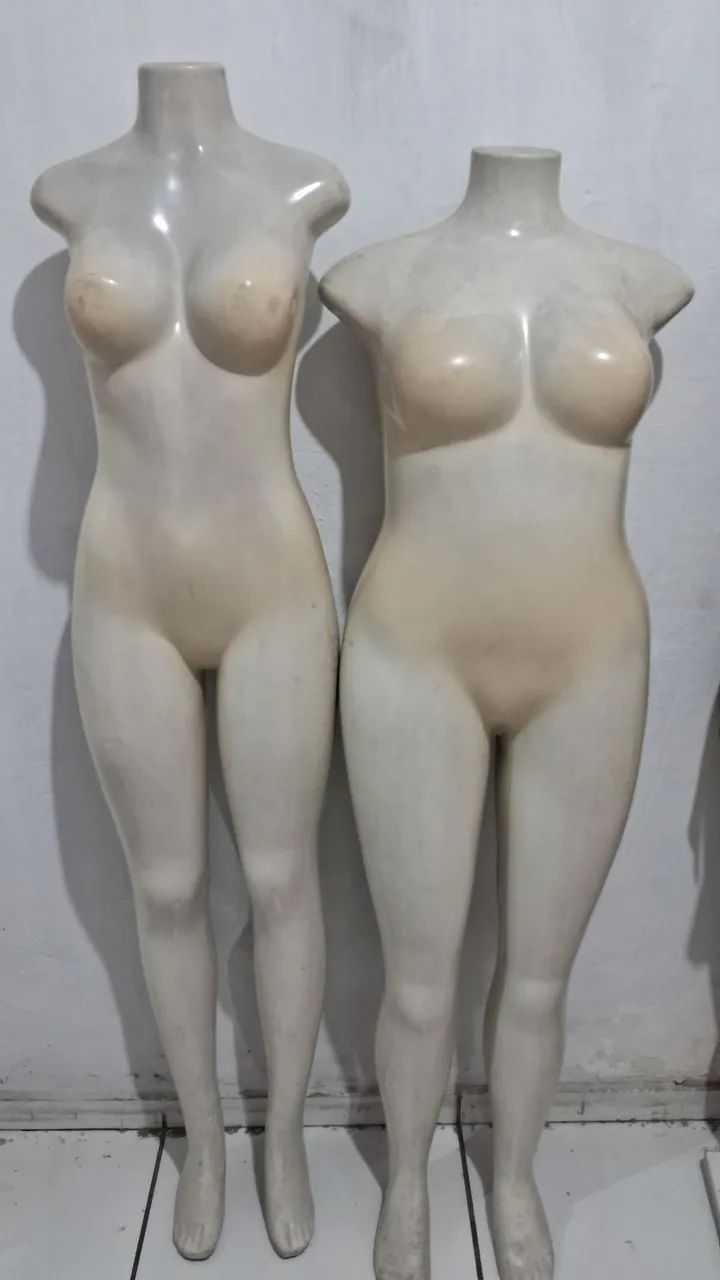 7 manequins Slim (modelo mais magro) ? 2 manequins Plus Size