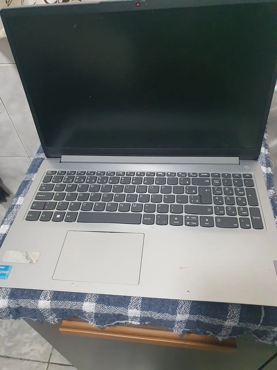 Notebook Lenovo com defeito,para quem quiser arrumar ou retirar peças...