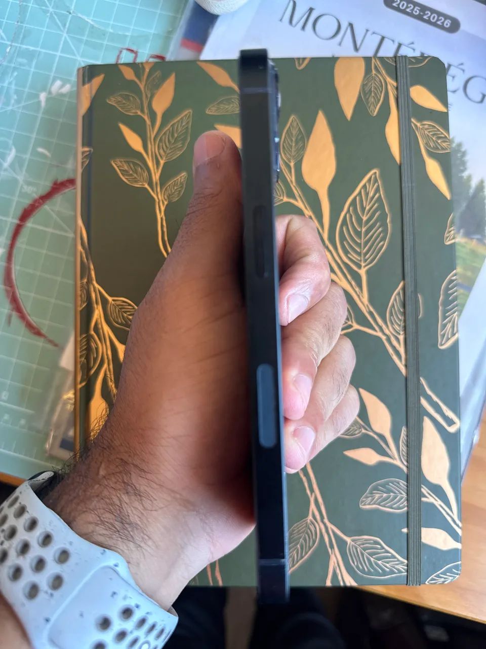 Iphone 13 256GB cor Midnight/azul escuro - Foto 4