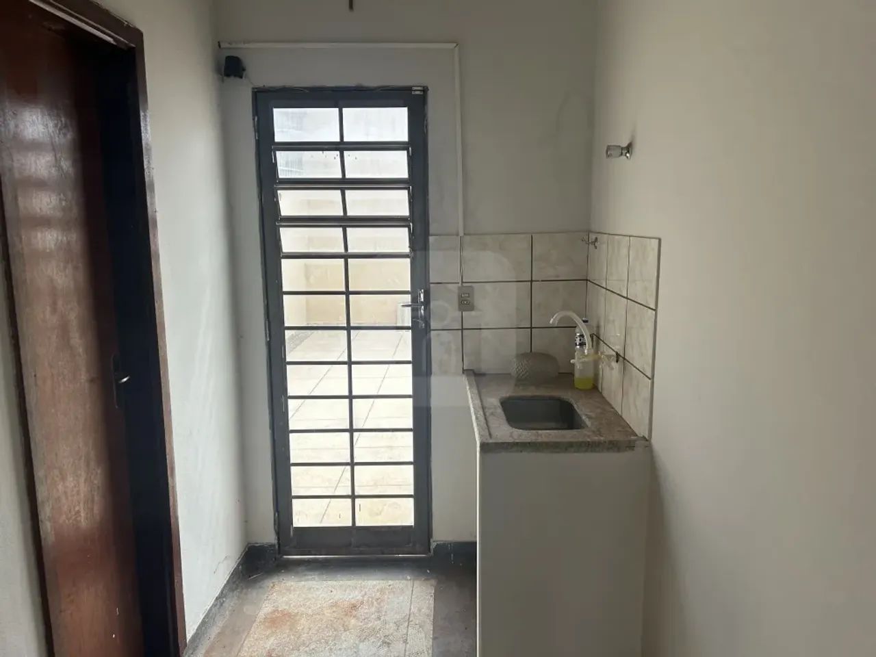 Loja comercial para locação no bairro Presidente Roosevelt - Foto 3