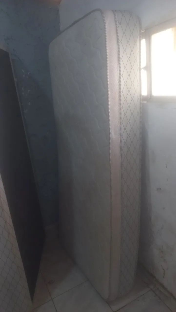 Cama de solteiro perfeito estado, base e colchão ótimos estado  - Foto 3