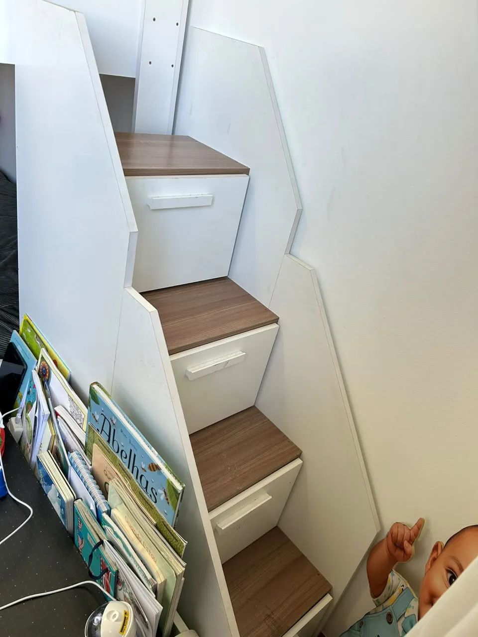 Cama beliche infantil com gavetões
