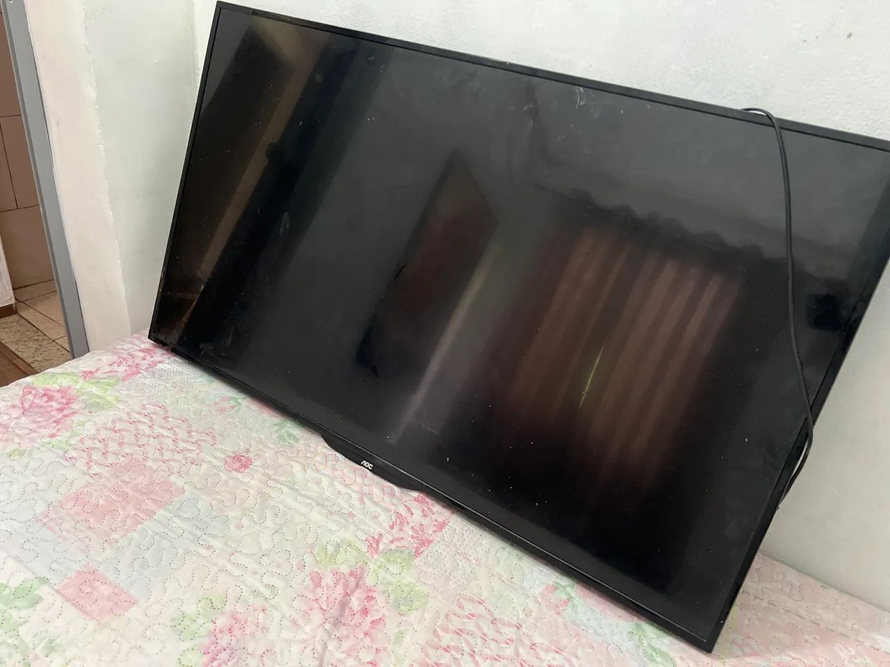 TV 48 Polegadas AOC, Com pequenos defeitos na imagem