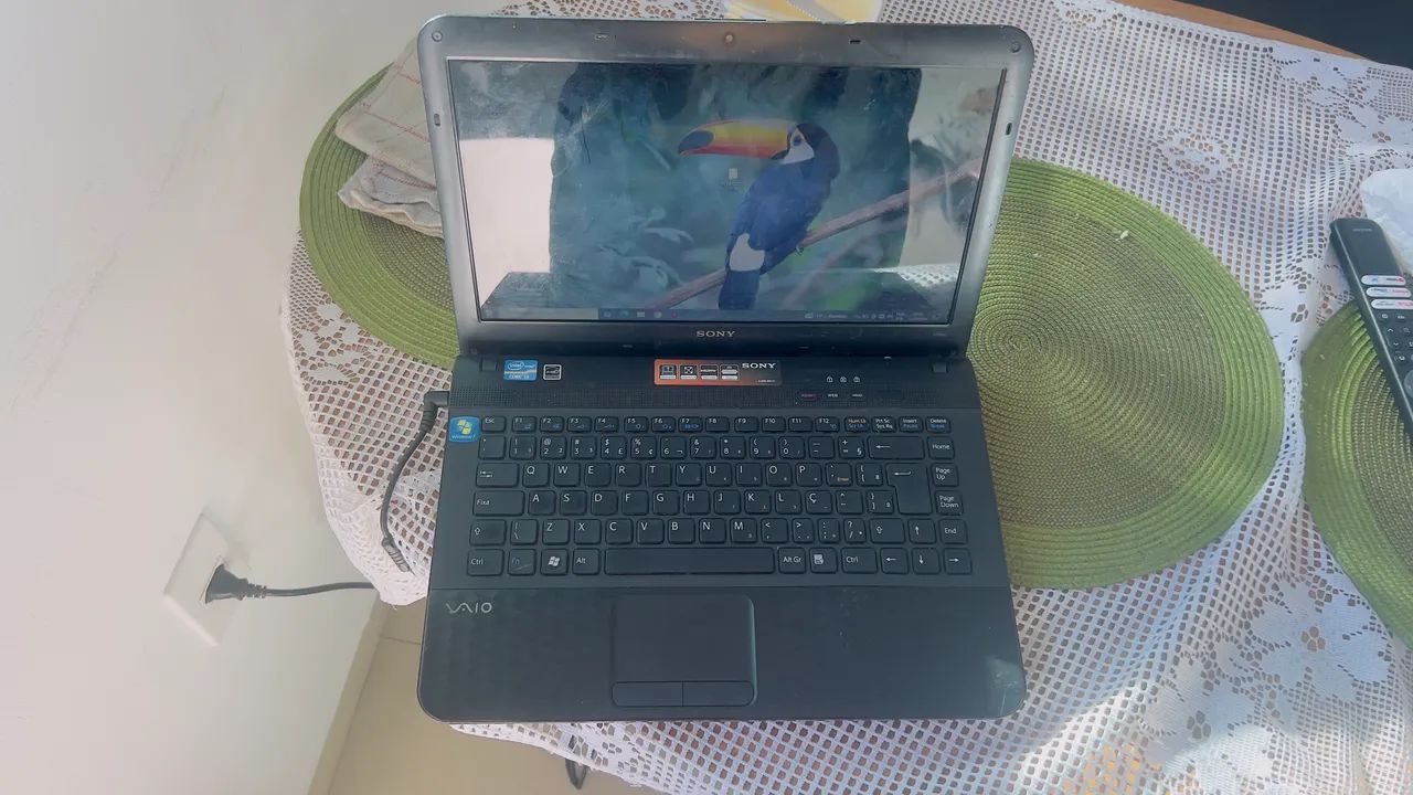 Notebook semi novo!