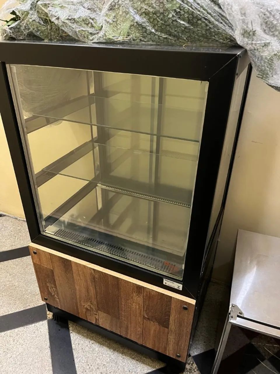 Vitrine refrigerada Ômega - 220v