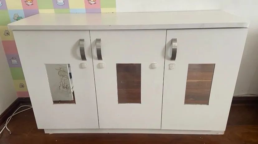 Cômoda em Madeira Maciça 