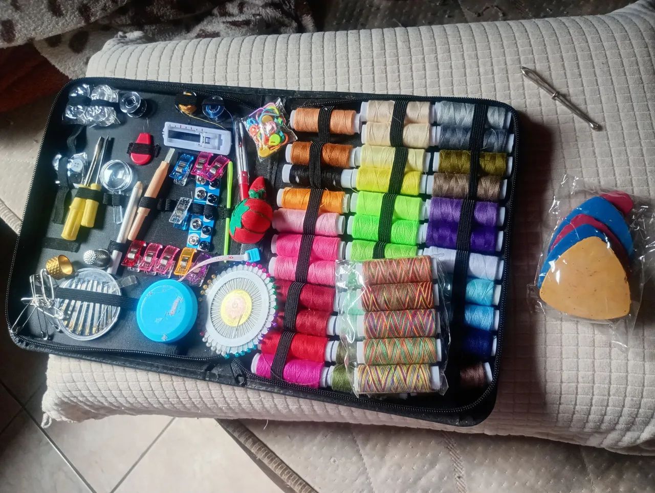 Vendo kit de costura com estojo no precinho  - Foto 5