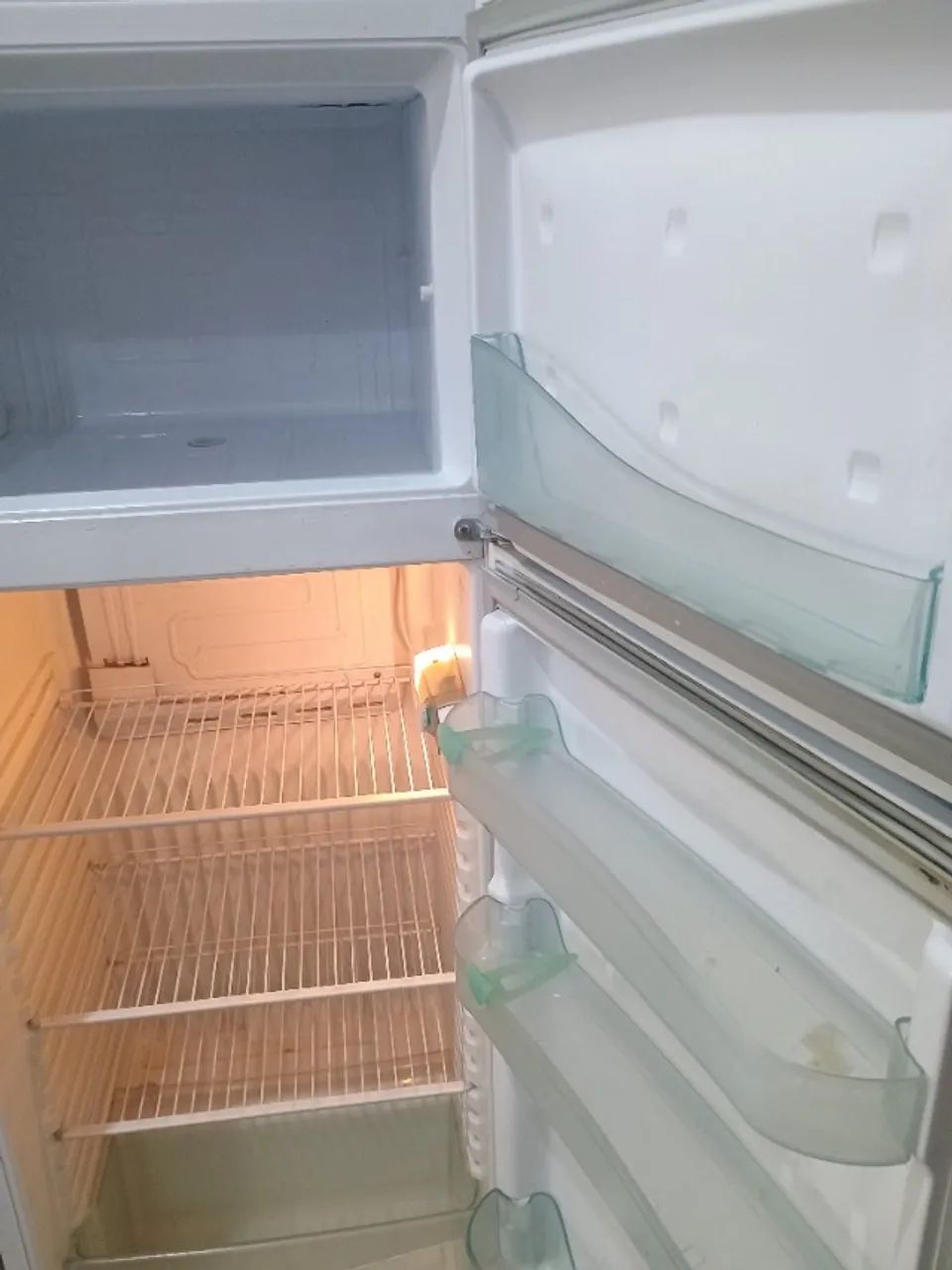 Geladeira funcionando perfeitamente ótima  - Foto 2