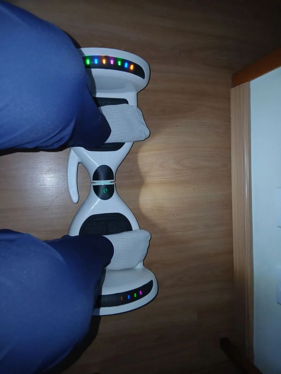 Hoverboard 10 polegadas SemiNovo com controle e carregador  - Foto 2