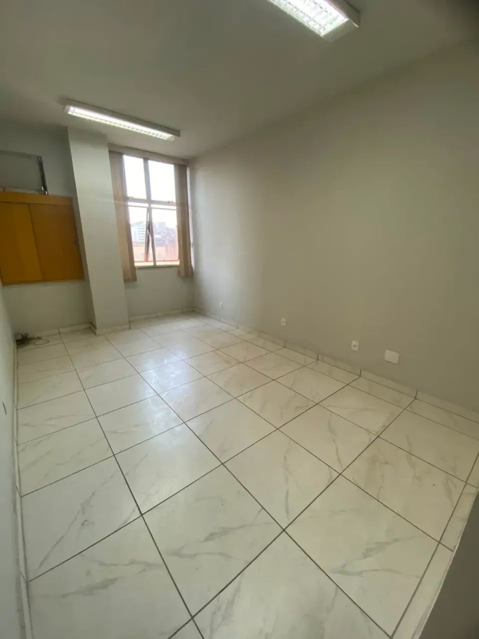 SALA COMERCIAL NO ED. ELDORADO · AV. BRIGADEIRO LIMA E SILVA · BEM ILUMINADA · R$. 1.000,0 - Foto 5