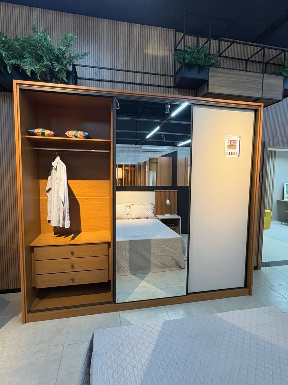   *Roupeiro Amara 2.7* *100% MDF* - Foto 3