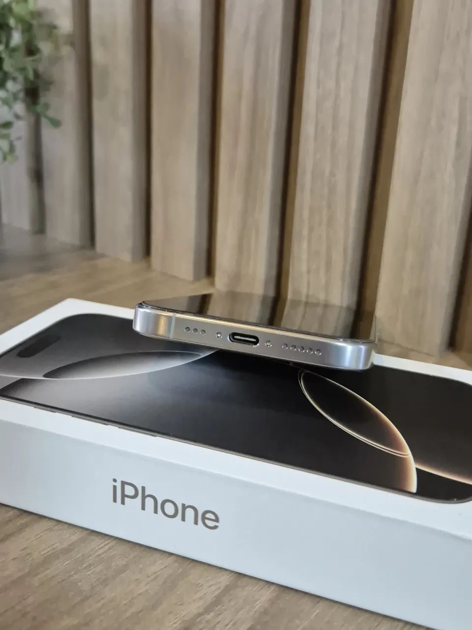 Iphone 16 Pro 256gb - Titânio Natural - Foto 2