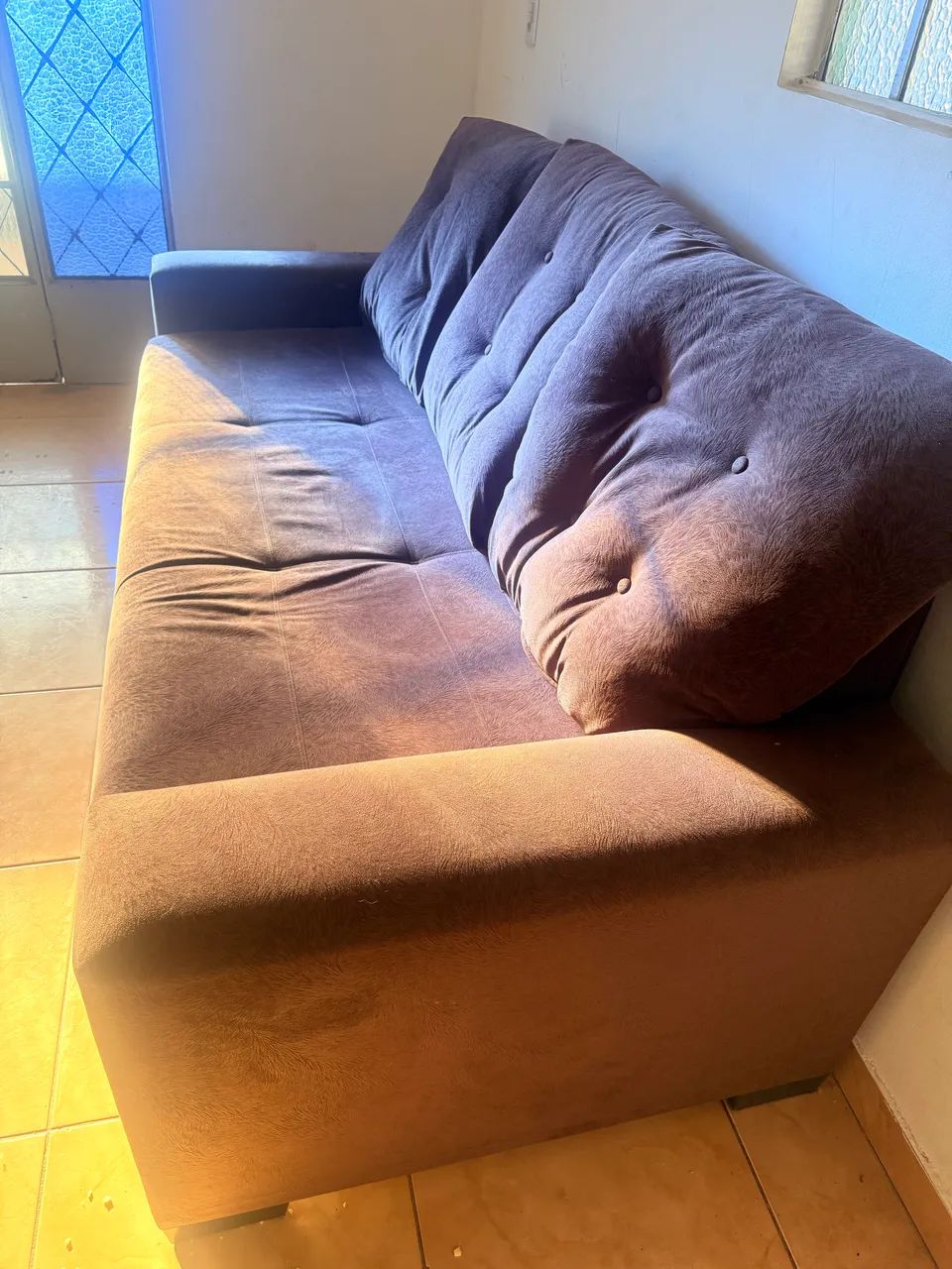 Sofá 3 lugares bordô em ótimo estado  - Foto 2