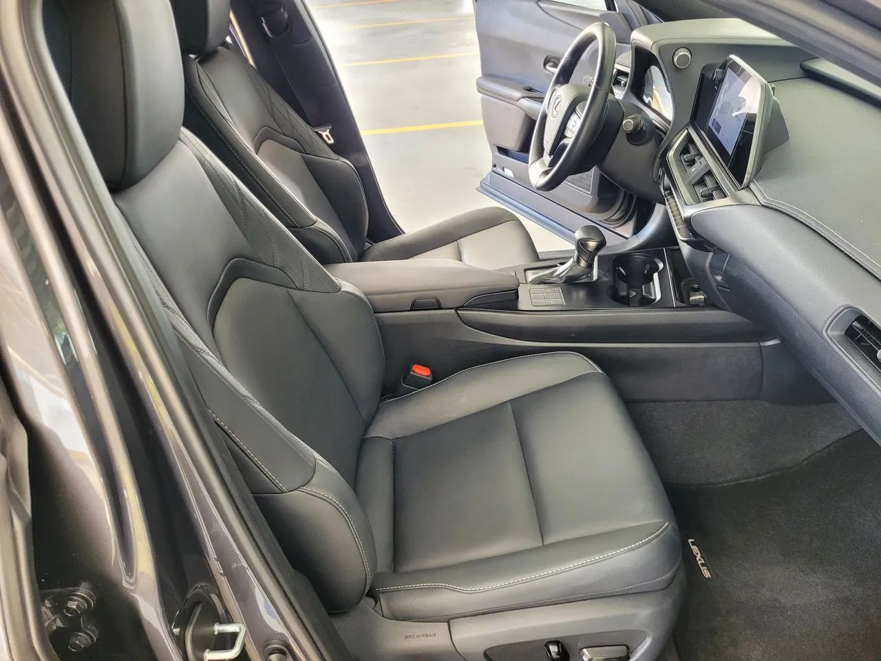Lexus UX-250h Dynamic 2.0 16V Aut.(hybrid), foto 9 de 15