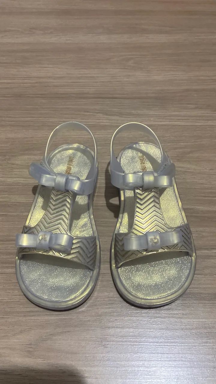 sandália mini melissa dream ouro perolado 25 - Foto 2