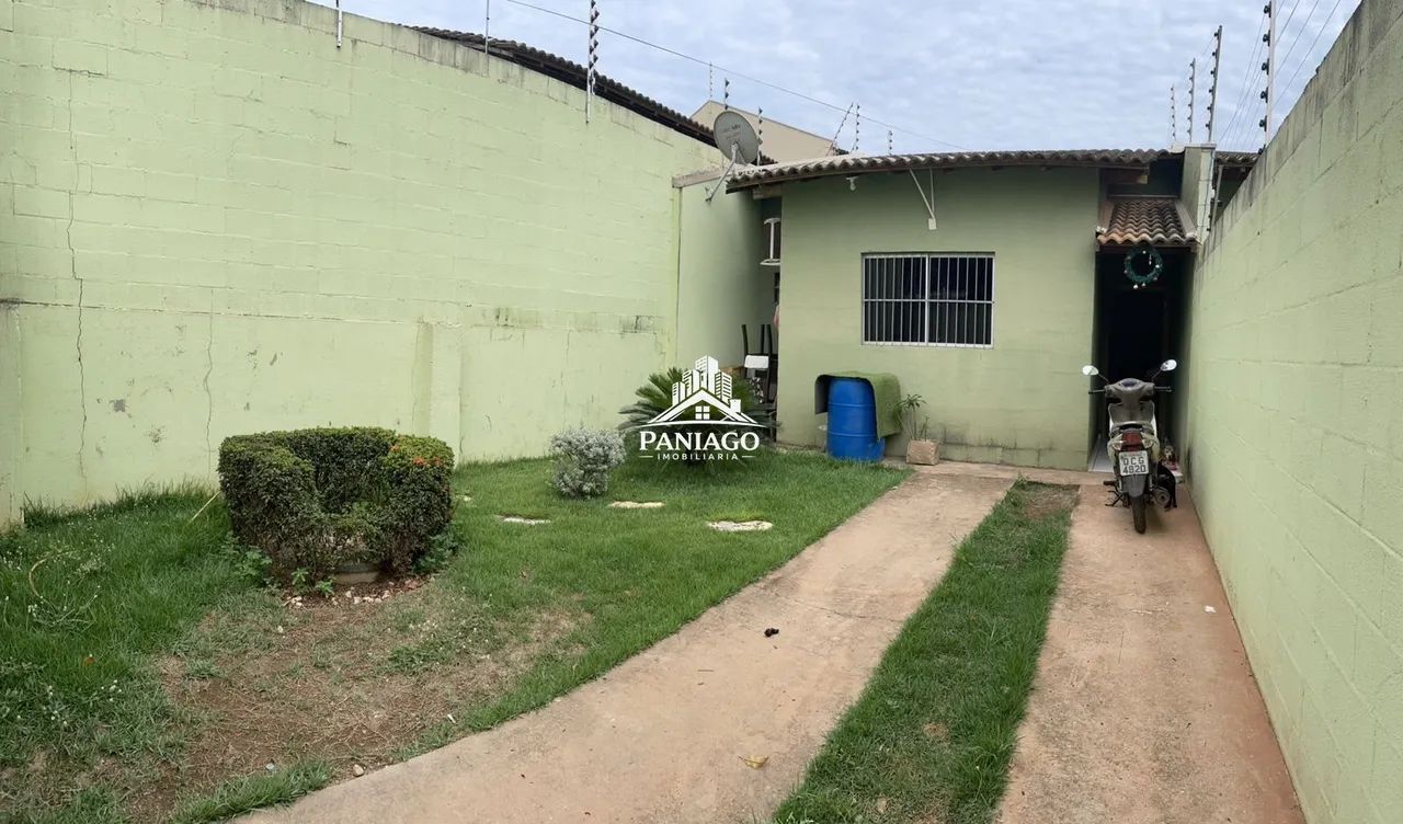 Casa com 2 Quartos e Piscina à Venda | 200 m²