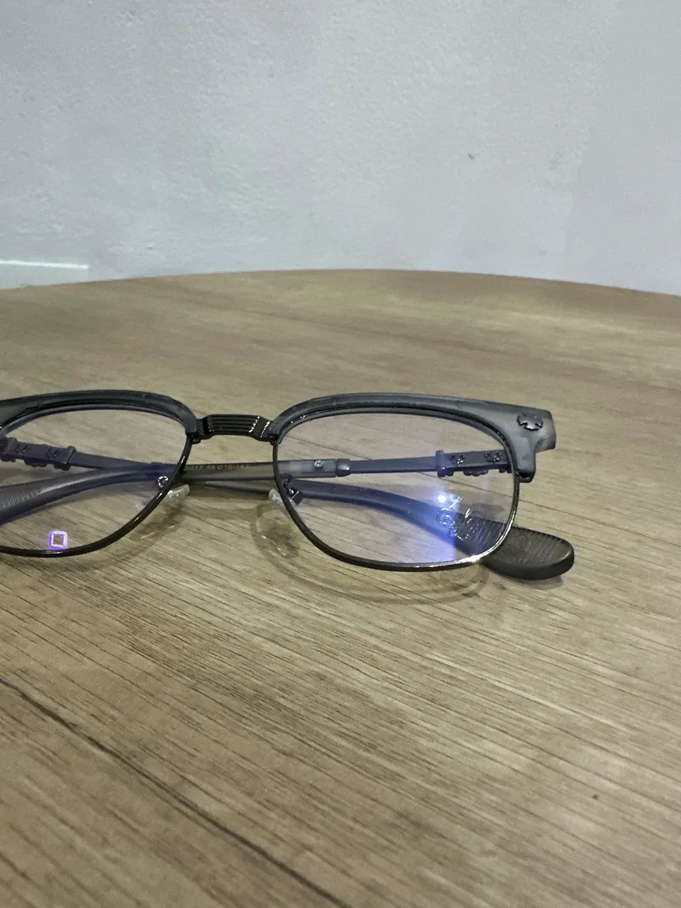 Óculos Chrome Hearts cinza CH08 Com filtro de luz azul  - Foto 3