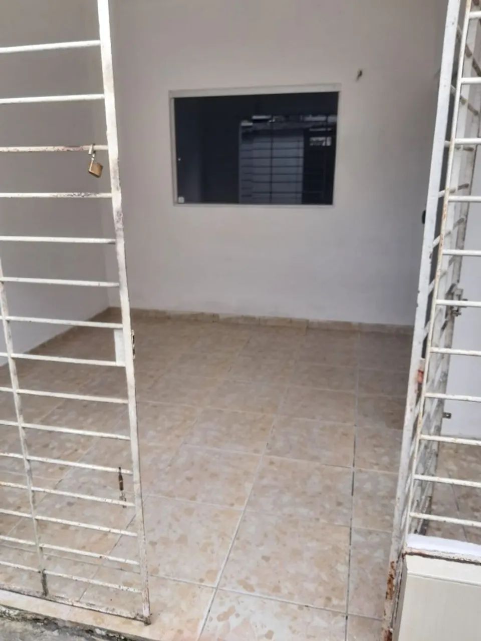 Casa em Dois Unidos pra vender.                                                           